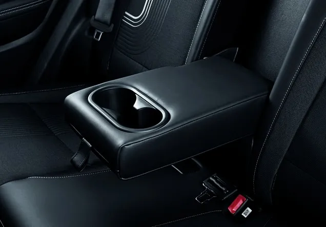 QXI_PE_2022_P_GUIDE_GEN_LHD_FEATURE_CENTER_ARMREST_WITH_CUP_HOLDER